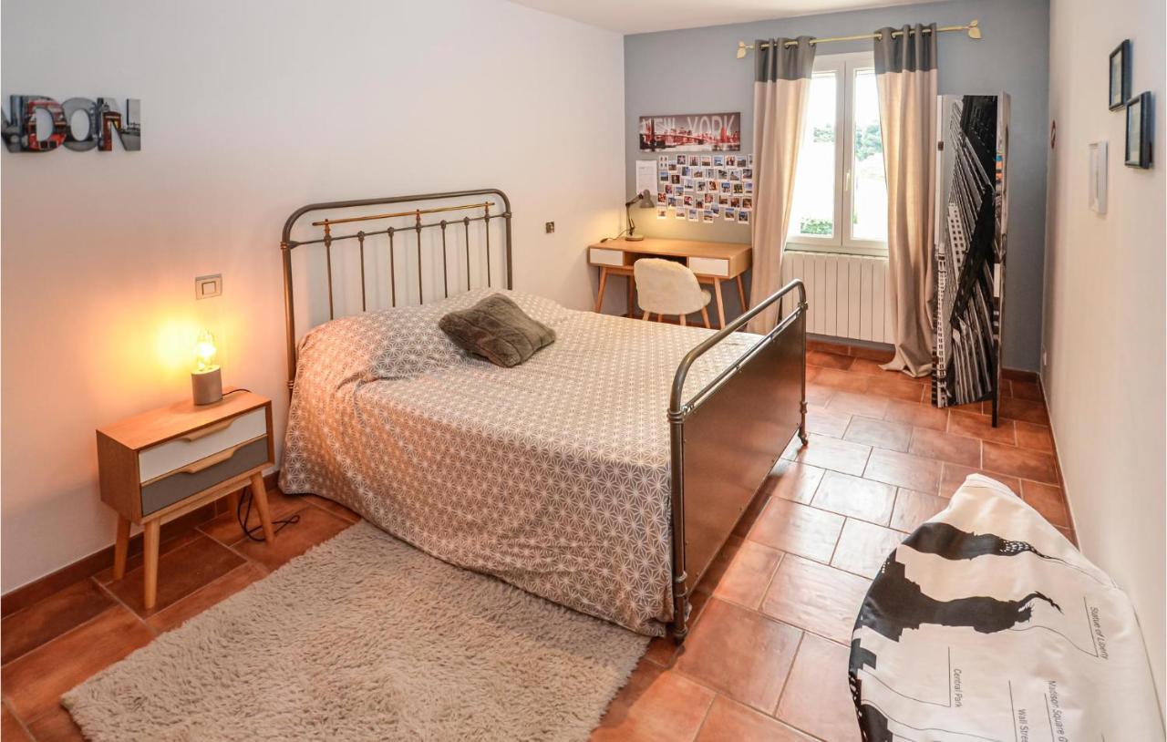 3 Bedroom Awesome Home In Chateuneuf De Gadagne Chateauneuf-de-Gadagne ภายนอก รูปภาพ