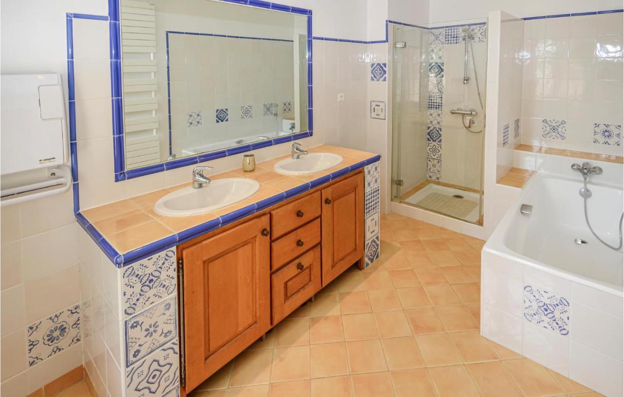 3 Bedroom Awesome Home In Chateuneuf De Gadagne Chateauneuf-de-Gadagne ภายนอก รูปภาพ