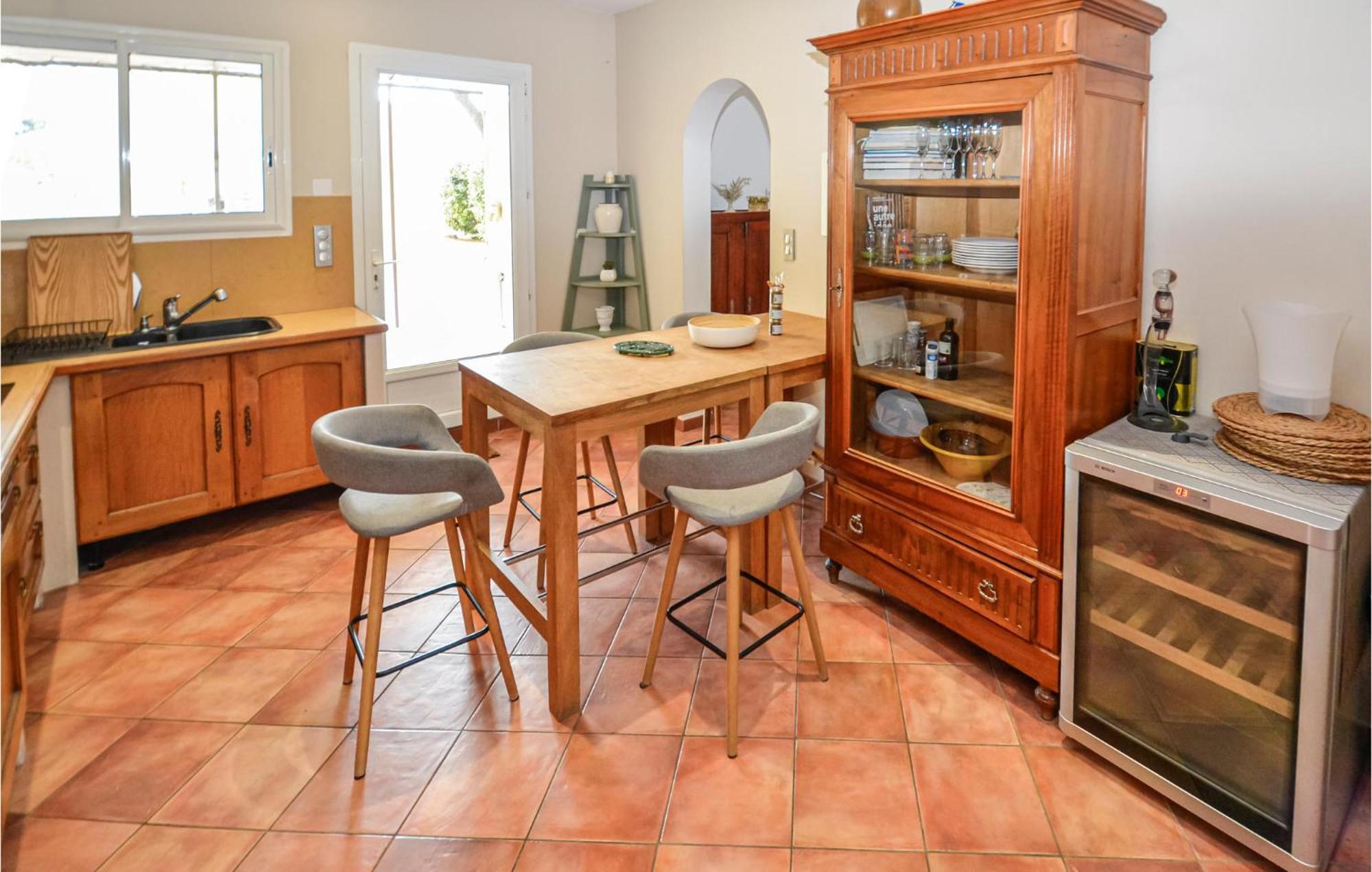 3 Bedroom Awesome Home In Chateuneuf De Gadagne Chateauneuf-de-Gadagne ภายนอก รูปภาพ