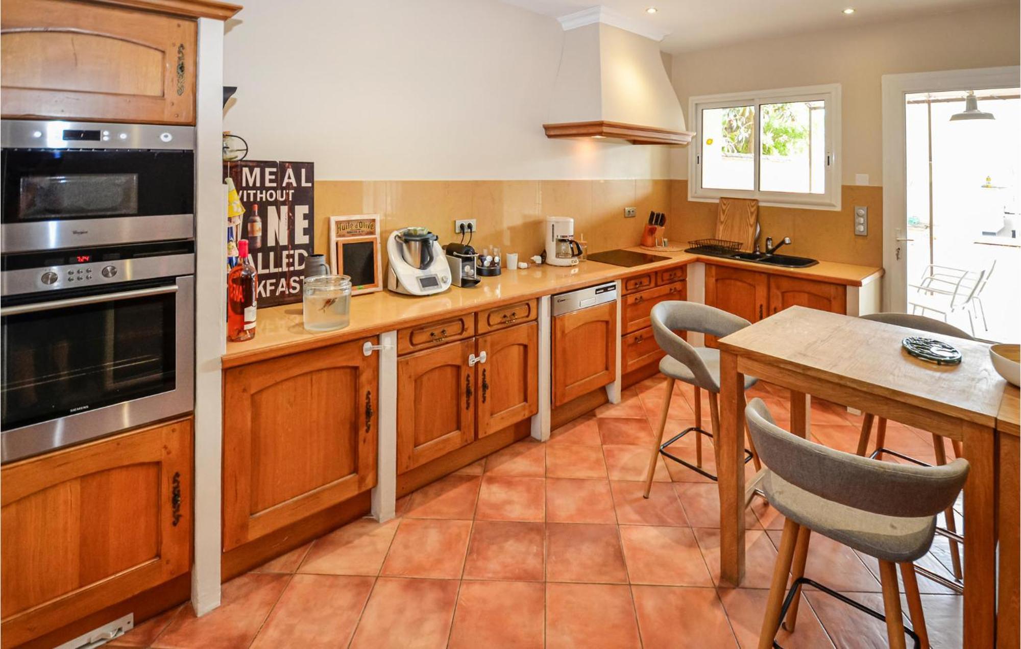 3 Bedroom Awesome Home In Chateuneuf De Gadagne Chateauneuf-de-Gadagne ภายนอก รูปภาพ