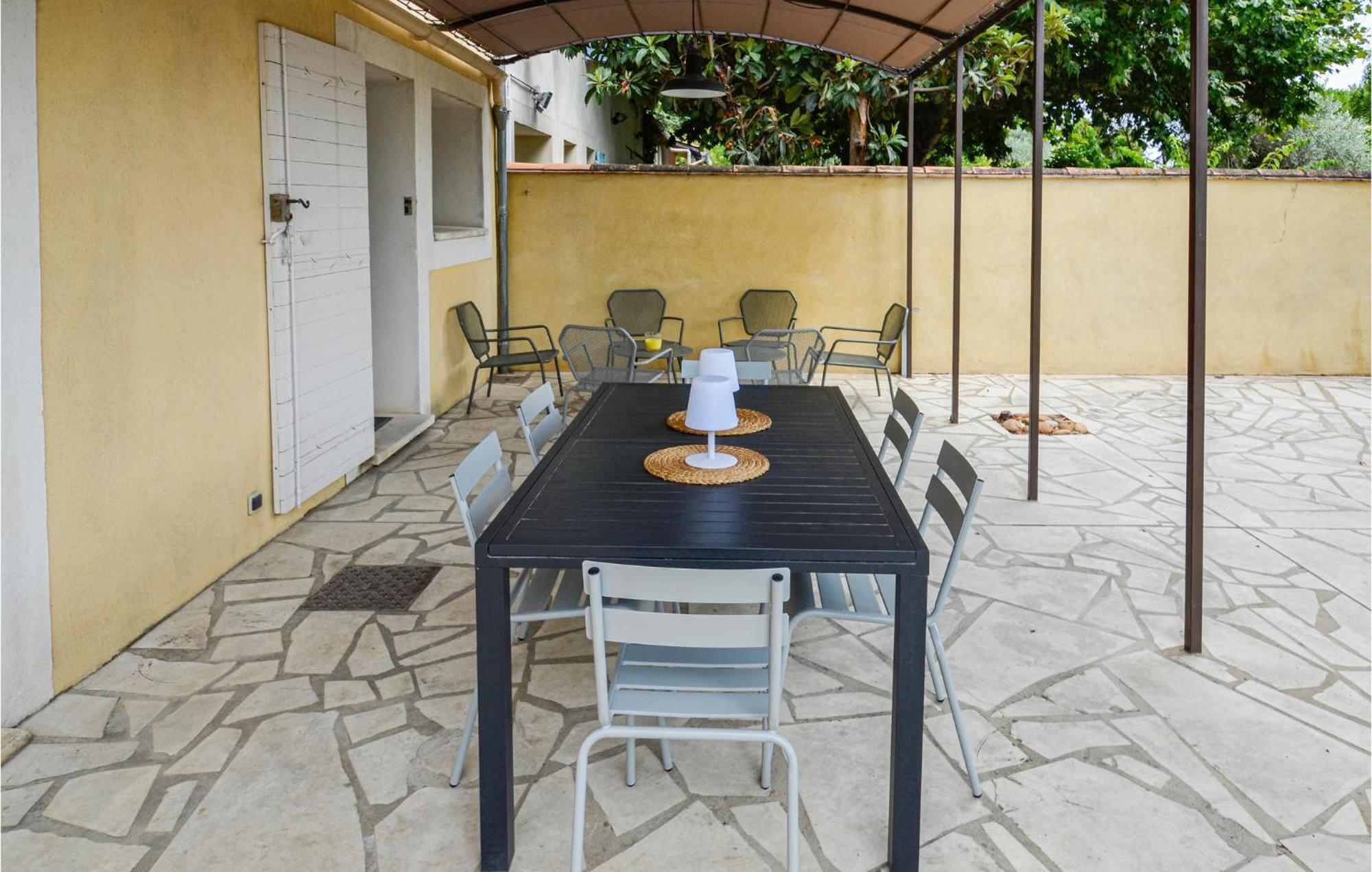 3 Bedroom Awesome Home In Chateuneuf De Gadagne Chateauneuf-de-Gadagne ภายนอก รูปภาพ